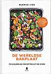 Rukmini Iyer - De wereldse bakplaat, 75 kleurrijke recepten uit de oven - Rukmini Iyer (Square Peg, Penguin Random House UK / Uitgeverij Becht, Haarlem / Gottmer Uitgevers Groep B.V. - Isbn: 9789023016557)