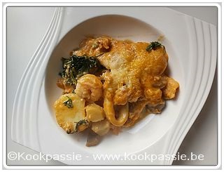 kookpassie.be - Vispannetje (zalm, scampi, inktvis, koolvis) met kreeftensoep, champignons, spinazie, wortel, rode ui, aardappelen (3dagen)