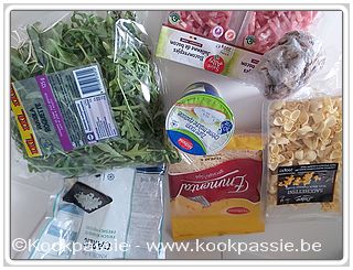 kookpassie.be - Sacchetti (Lidl) met 100 g bacon, ui, look, champignons, zure room, peterselie en chimichuri 1/2