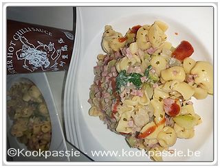 kookpassie.be - Hamblokjes, courgette, ui en look gebakken met Sacchetti (Lidl), zure room en kruiden: peterselie, basilicum en koriander