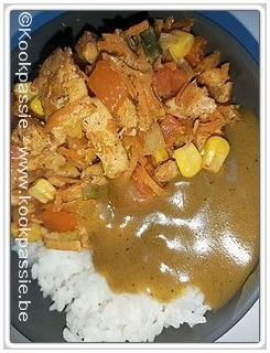 kookpassie.be - Kalkoen met wokgroenten : prei, wortel, ui, mais, rode paprika rijst en currysaus