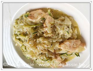 kookpassie.be - Courgette tagliatelli met zalm ui-wijn-room saus