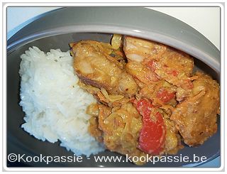 kookpassie.be - Gebakken kip met wortel, spitskool, in oven gegaarde paprika's in chinese saus met rijst