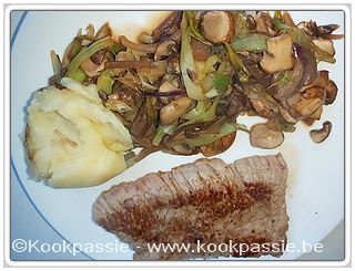 kookpassie.be - Gepelde steak en Champignon wokgroenten met puree (allen Lidl)