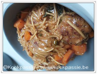 kookpassie.be - Gehaktballetjes met Thaise saus (839), worteltjes en Eazy Pasta (Soubry)