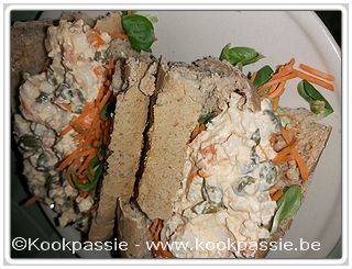 kookpassie.be - Homemade surimi salade : surimi, verse kaas, zure room, light mayo, kappertjes, chilisaus