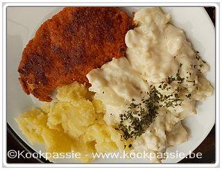 kookpassie.be - Varkensnitzel (Lidl) met bloemkool in kaasbechamel en gekookte aardappelen