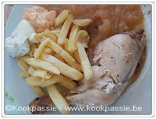 kookpassie.be - Snelle hap: Ingevroren kippebil (reclame Lidl) met frietjes en appelmoes