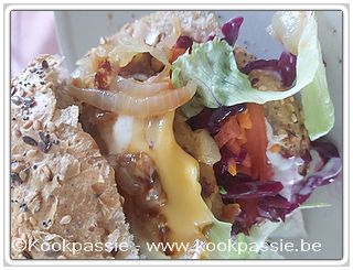 kookpassie.be - Pistolet met graantjes, groentjes, zis kaas en kaas, gebakken ui, ham, kippenburger