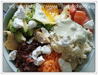 kookpassie.be - Couscous, rauwe groentjes, Turkse kaas, gebakken kip, spiegeleitje en basilicumvinaigrette