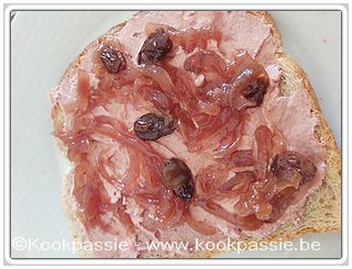 kookpassie.be - Boerenpaté (Lidl NL) met huisgemaakte Confit d'oignons (… des raisins sec) (1418)