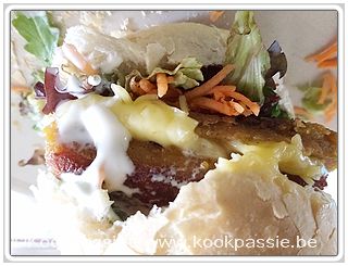 kookpassie.be - Pistolet met kaasburger en rauwe groentjes + schelletjes kaas Violife