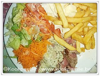 kookpassie.be - Filet pur (Colruyt) met peper light room saus, frietjes en rauwe groentjes - D1