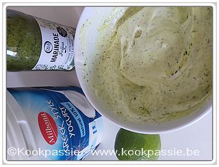 kookpassie.be - Salade met gerookte zalm, burrata, peches, gekookt ei, avocado, tomaat en sausje van Marinade Fréjus van Oil and Vinegar (opgelet: deze is super zoutig!)en Griekse yoghurt 1/2