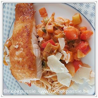 kookpassie.be - Eigen recept diabolique saus met wokgroenten, gebakken verse zalm (allemaal Lidl) en Parmezaan (2D) 1/2