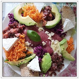 kookpassie.be - Rundercarpaccio met dressing en Parmigino (Lidl), gemengde sla, geraspte wortelen, rode bieten, rode kool, turkse kaas, avocado