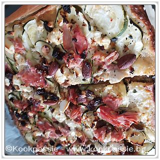 kookpassie.be - Pizza courgette, verse kaas, zure room en gekookte ham