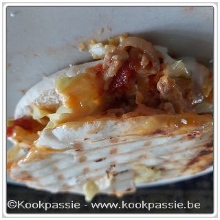 kookpassie.be - Pittabroodje kip, cheddar, kool en tomatensaus Belolive