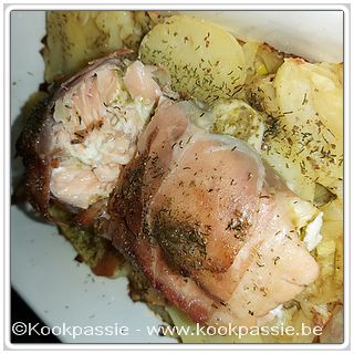 kookpassie.be - Ingepakte zalm in rauwe ham en binnenin met mozzarella, verse kaas, groene pesto, gekruid met peterselie, dille en lookgranulaat