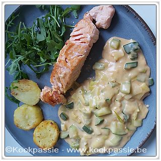 kookpassie.be - Gebakken zalm en aardappelen met prei en courgette in visbechamel (1092)