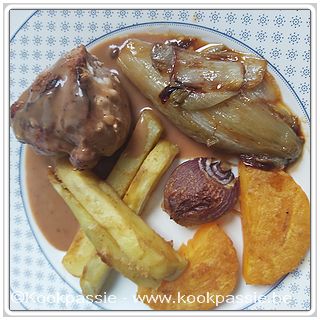 kookpassie.be - Varkenshaasje (1449) met pompoen (1298), aardappel en rode ui in de oven, jagersaus mama (151) en gestoofde witloof met honing