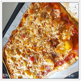kookpassie.be - Pizza (Lidl) met Kip, Frito Heinz, Zure room, Ui, Fruit blikje, Kruidenmengeling, Gemalen kaas