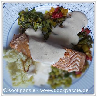 kookpassie.be - Hollandaise Sandra Bekkari met gebakken zalm, prei en rode, groene gele paprika en puree