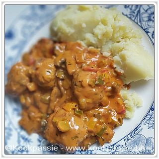 kookpassie.be - Stoofpotje met balletjes, paprika en champignons