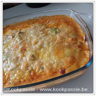 kookpassie.be - Ovenschotel vis: Oesterzwammen, gebakken prei, grijze garnaaltjes, zalm en restje van de kreeftensaus 1/2