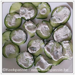 kookpassie.be - Avondeten: Carpaccio de concombre mariné à la menthe et ricotta met gerookte zalm 1/2