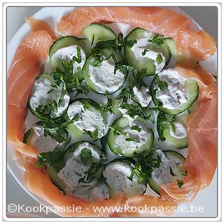 kookpassie.be - Avondeten: Carpaccio de concombre mariné à la menthe et ricotta met gerookte zalm 1/2