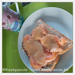 kookpassie.be - Ontbijt: 1 getoaste bruine boterham + honing-mosterdsaus + gerookte zalm