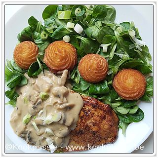 kookpassie.be - Gebakken kalkoenfilet (+ wat bloem + cajun kruiden) met champignonroomsaus, veldsla en pommes Duchesse