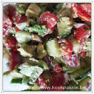 kookpassie.be - Tomato Cucumber Avocado Salad with Basil Pesto