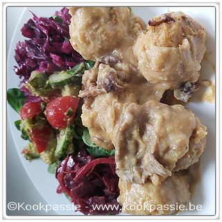 kookpassie.be - Easy Salisbury Kipballetjes met oesterzwammen, puree (Restje uit vriezer) met rauwe groentjes