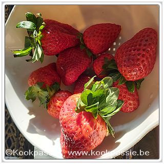 kookpassie.be - Eerste aardbeien, beetje vergeten in ijskast