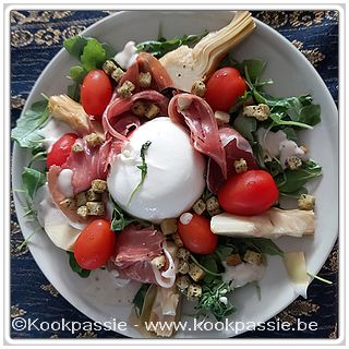 kookpassie.be - Burrata, rucola, croutons, Parma ham, kerstomaatjes, artisjokken, truffelsausje v Oil and Vinegar