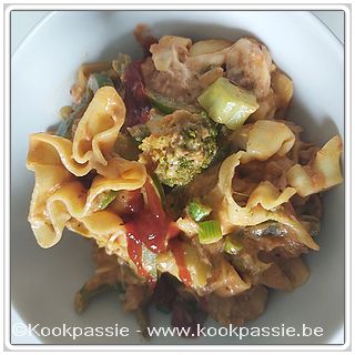 kookpassie.be - Sacchetti (Lidl) met tonijn, broccoli, groene paprika en tomatenroomsaus