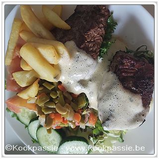 kookpassie.be - Irish Filet pur (Lidl, Meat our world, Irish Hereford) eigenlijk een beetje miskoop à 47,90€/kg, maar superlekker vlees met Steakhouse frietjes (Lidl 2,25€/kg, gewone zijn even lekker), groentjes en Hollandaise Sandra Bekkari (1531)