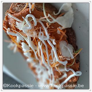 kookpassie.be - Geroosterd brood met prépare, wortelmengeling en véga mayonaise