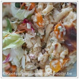 kookpassie.be - Macaroni met hesp en kaassaus, wortelen, bloemkool en erwtjes