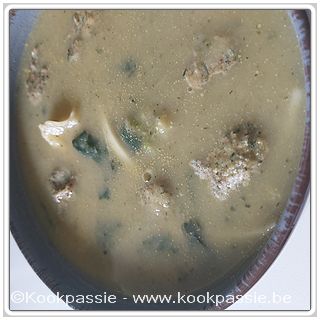kookpassie.be - Maaltijdsoep met groene groenten, pesto en tortellini