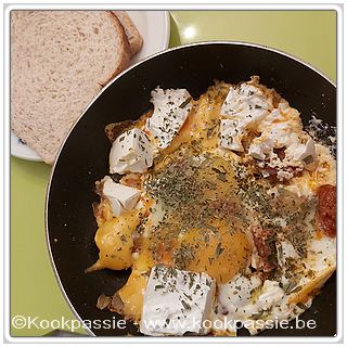 kookpassie.be - Omelet Martine met Turkse kaas, 'Ziz' kaas, chorizo en kruiden: dragon