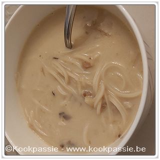 kookpassie.be - Kippensoep van wokgroenten (Lidl), kokosmelk en mie