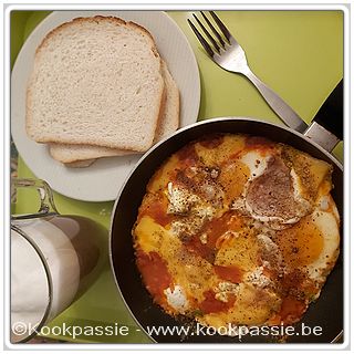 kookpassie.be - Ontbijt: Paardeoogje met verse kaas, ziz kaas, restje manna spaghettisaus