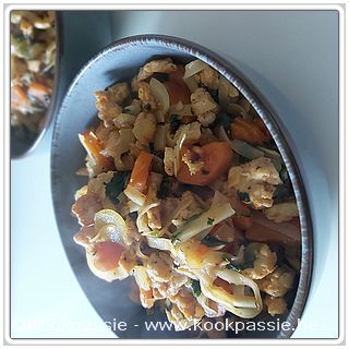 kookpassie.be - Wokje van mediterraanse wokreepjes van kip, ui, wortel, look, glasnoedels en spinazie