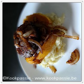 kookpassie.be - Hamburger met pastinaakpuree en gebakken wortelen