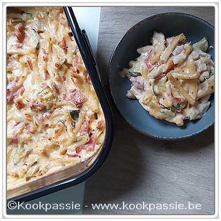 kookpassie.be - Macaroni let hesp en kaas, vandaag ook met ui, champignons en courgette