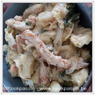 kookpassie.be - Diepvriesopkuis: Saus (denk dat het citroensaus was) met savooi, gebraden kip en tortellin AH met kaas