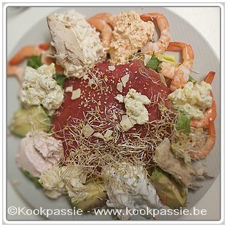 kookpassie.be - Carpaccio (Lidl) met allerlei (tzaziki, tarama, garnalen, aardappelsla, surimisalade